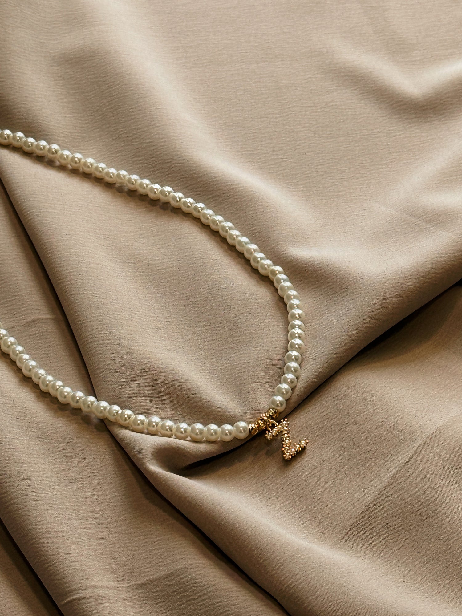 Z-Perle – Elegante Perlenkette mit Buchstabenanhänger Z
