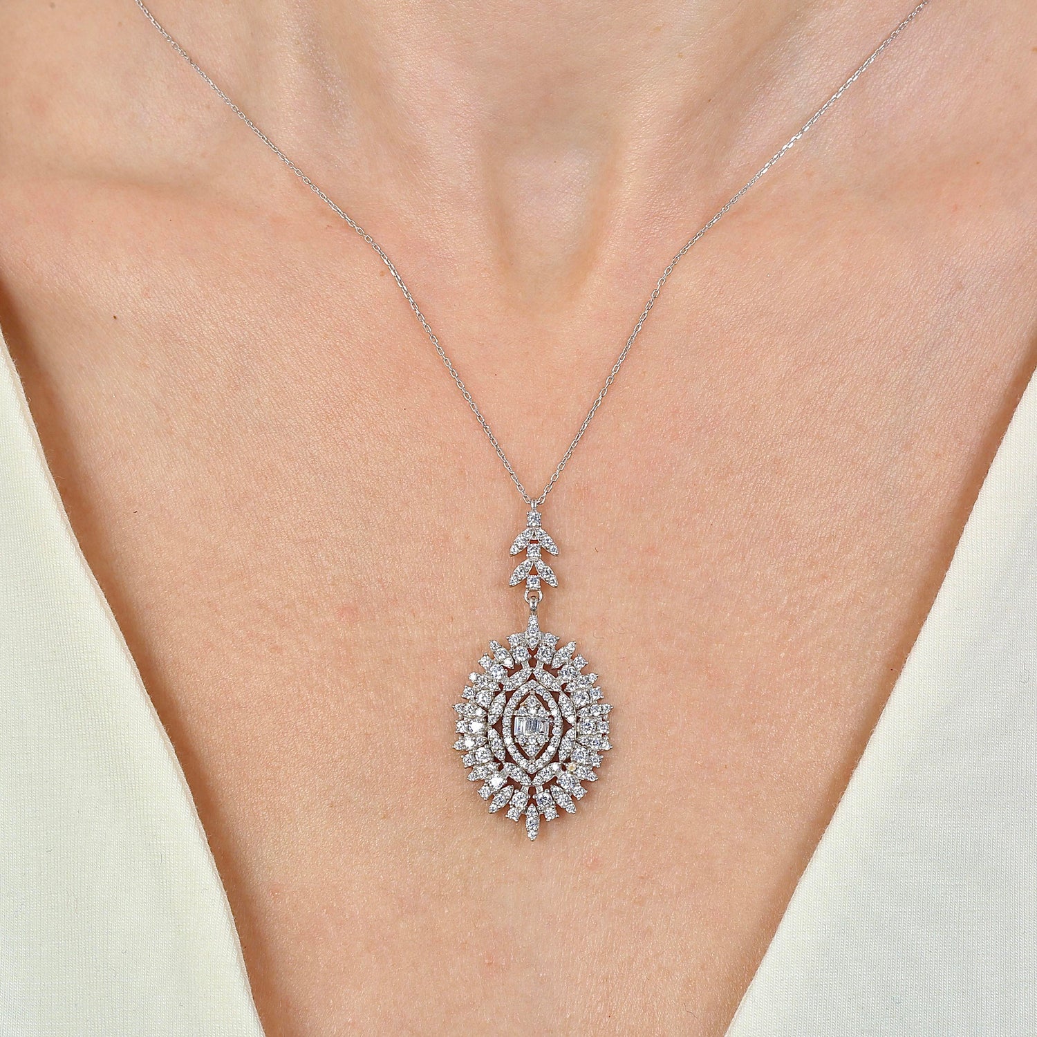 Effektive Diamant-Baguette-Verzauberung Silberhalskette