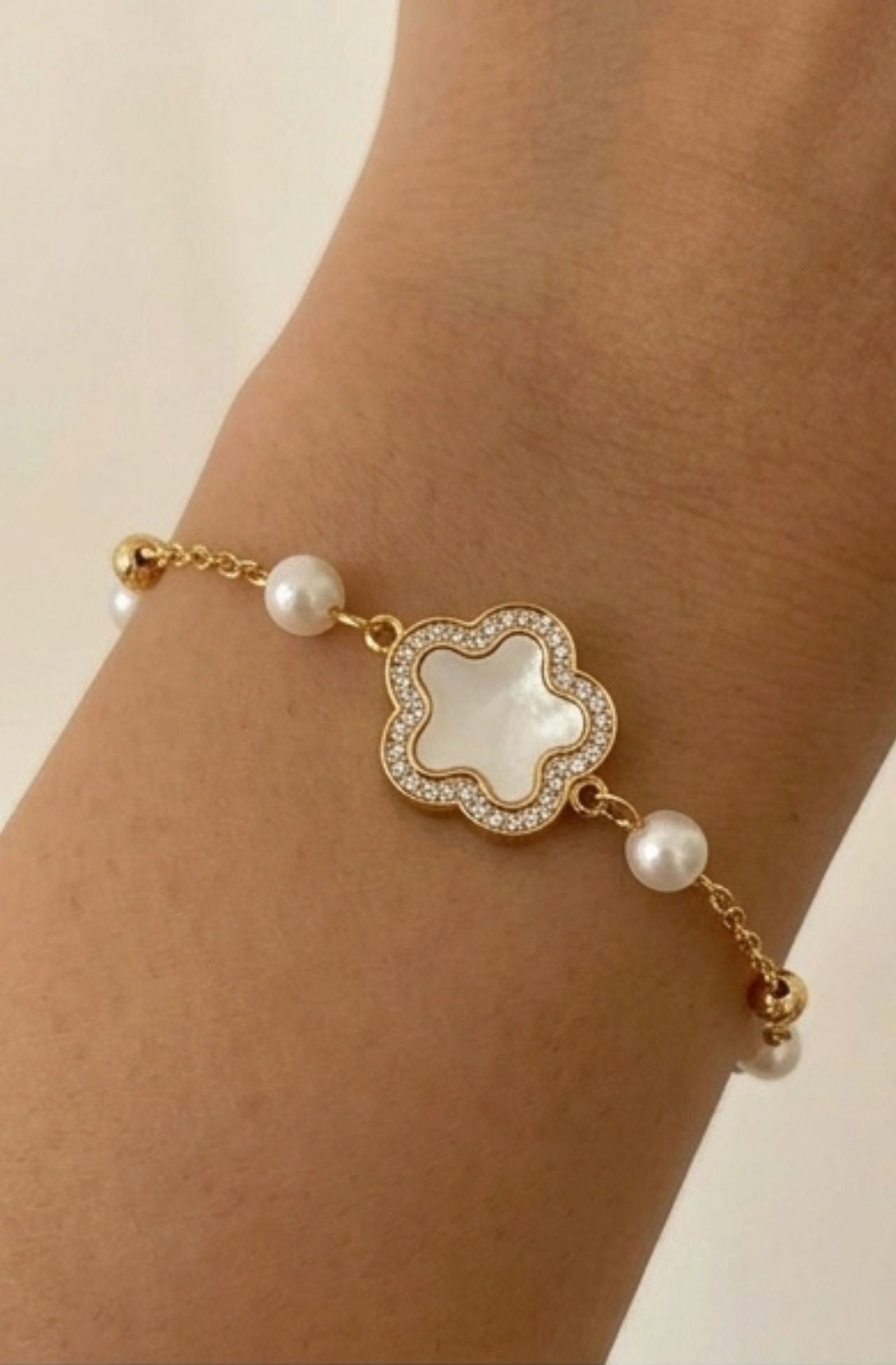 Elegantes Edelstahl Armband mit Perlen – Zeitlose Eleganz