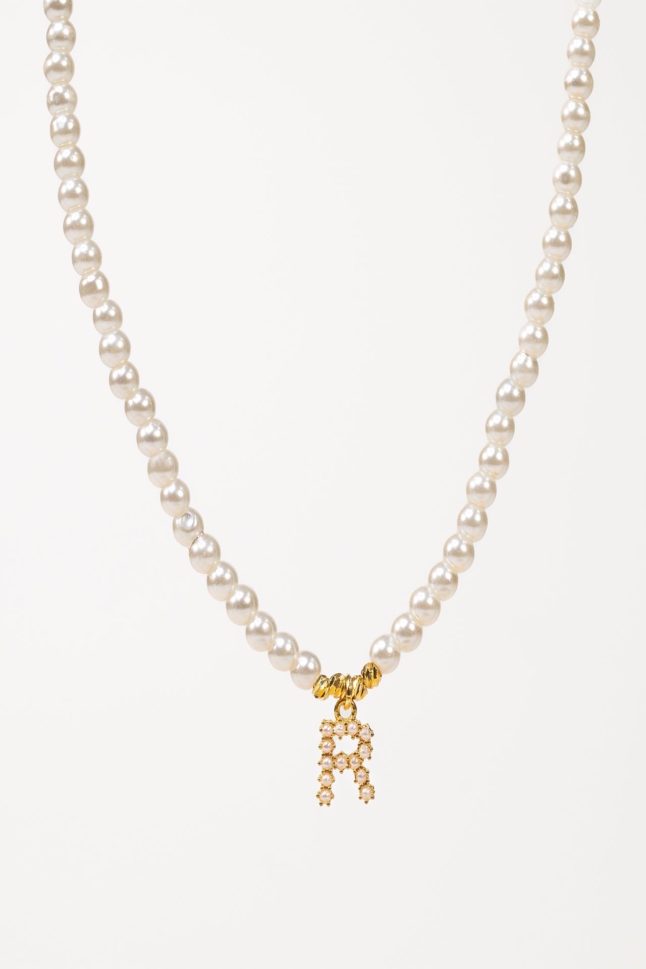 R-Perle – Elegante Perlenkette mit Buchstabenanhänger R